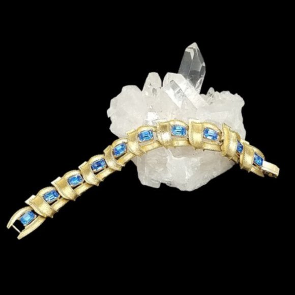 Tailored Vintage Lisner Blue Rhinestone Bracelet - Picture 1 of 7